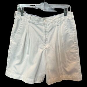 Liz Claiborne bermuda shorts white Size 12 cotton 3 pockets pleats belt loops